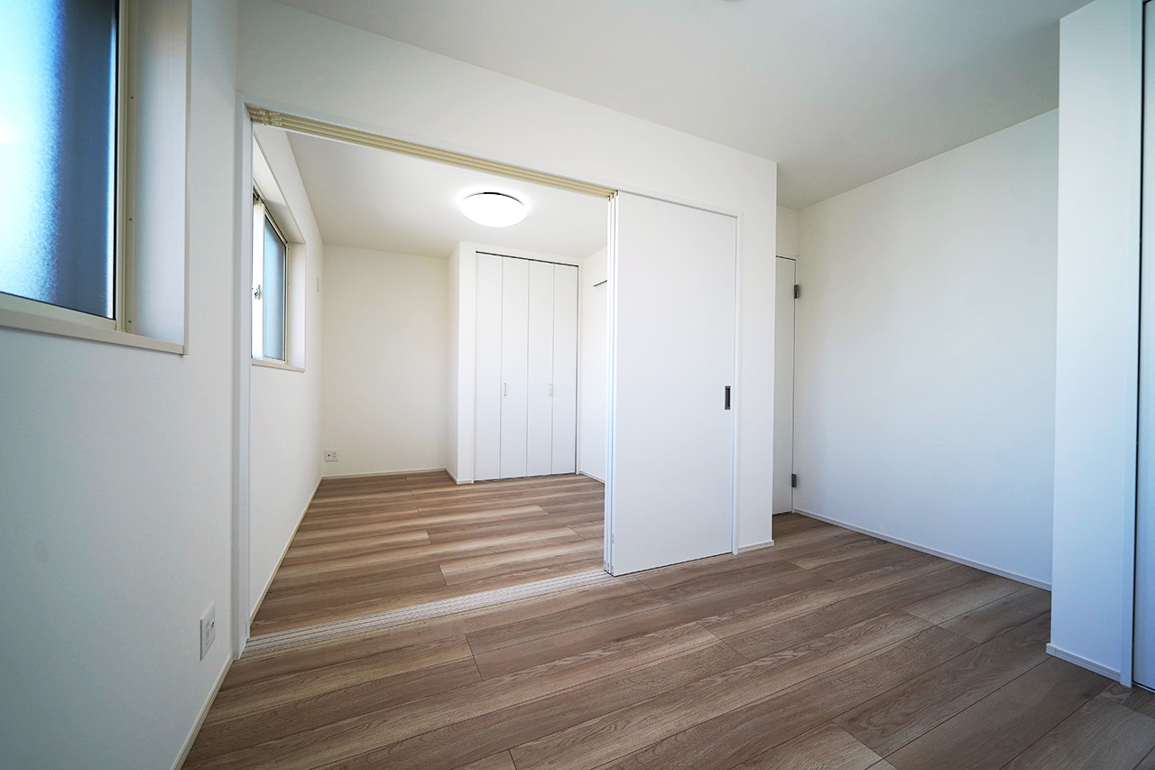 続間の洋室は引き戸で仕切れば個室に、開放すれば広々空間に。成長や用途に応じて使い分けできます。