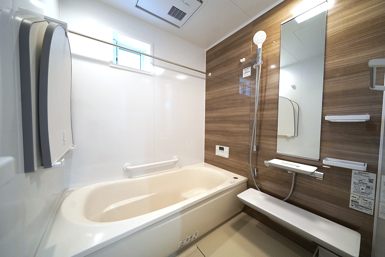 バスルーム。浴室暖房乾燥機付きです。