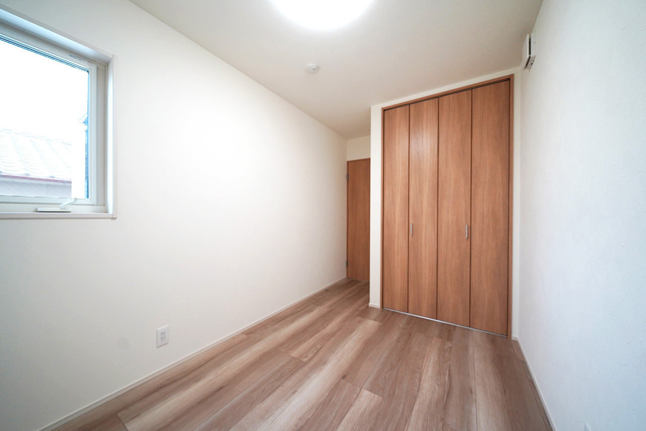 4.87帖の洋室(3)。クロゼット付きです。