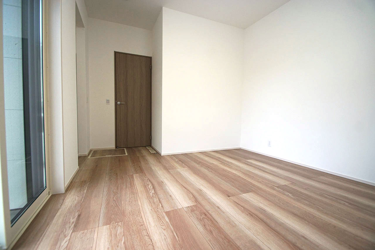 ウォークインクローゼット付きの洋室7.75帖。家具やベッドを配置しやすいゆとりのスペースです。