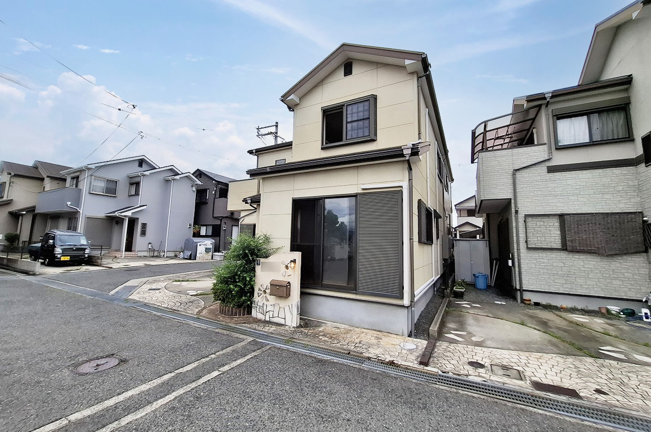 前面道路を含む外観