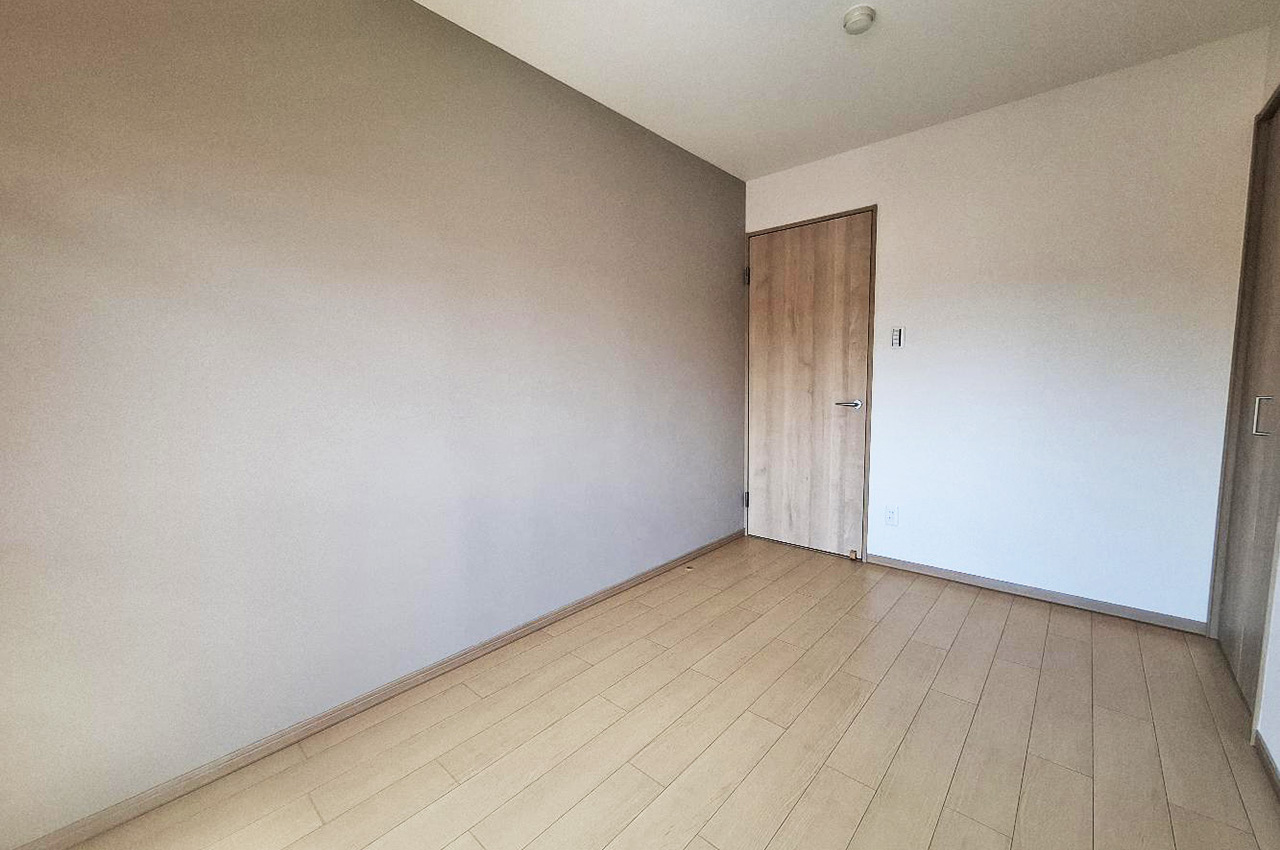 洋室②は柱や梁の出っ張りがなく、家具の配置がしやすいシンプルなお部屋です。