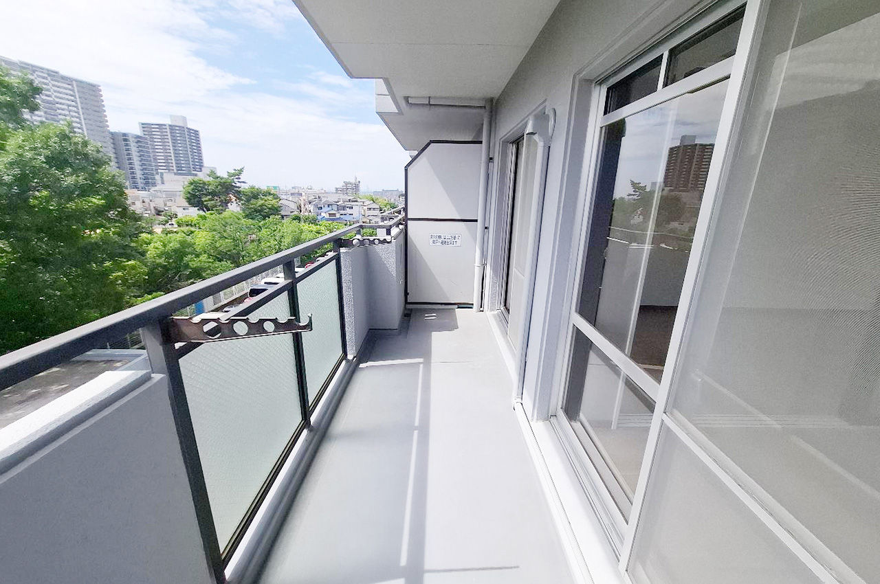 LDKや洋室から出入りできるバルコニー。日常動線をスムーズにする設計です。