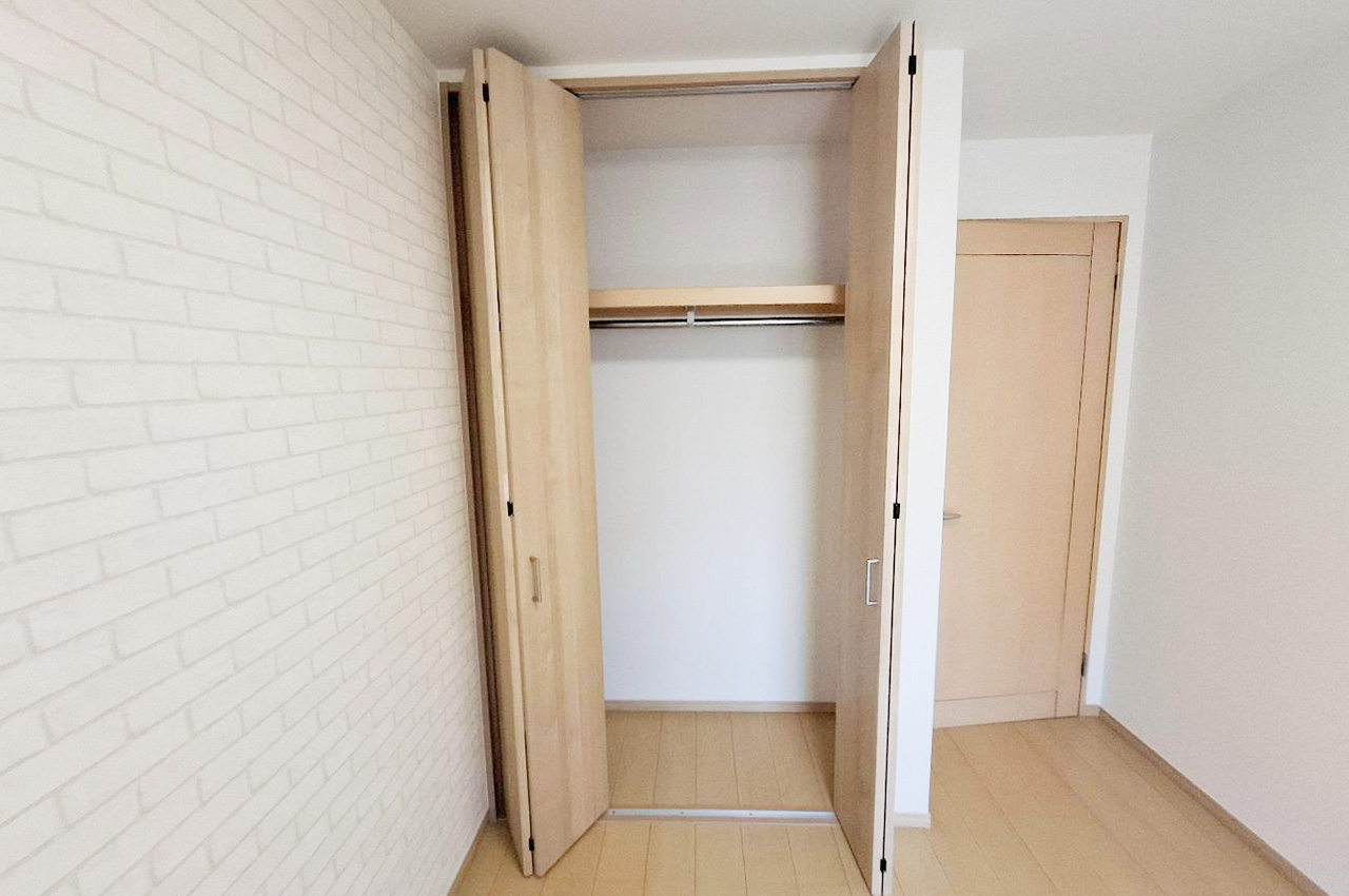 洋室②:クローゼット付きで収納もしっかり確保。整理整頓がしやすく空間を有効活用できます。