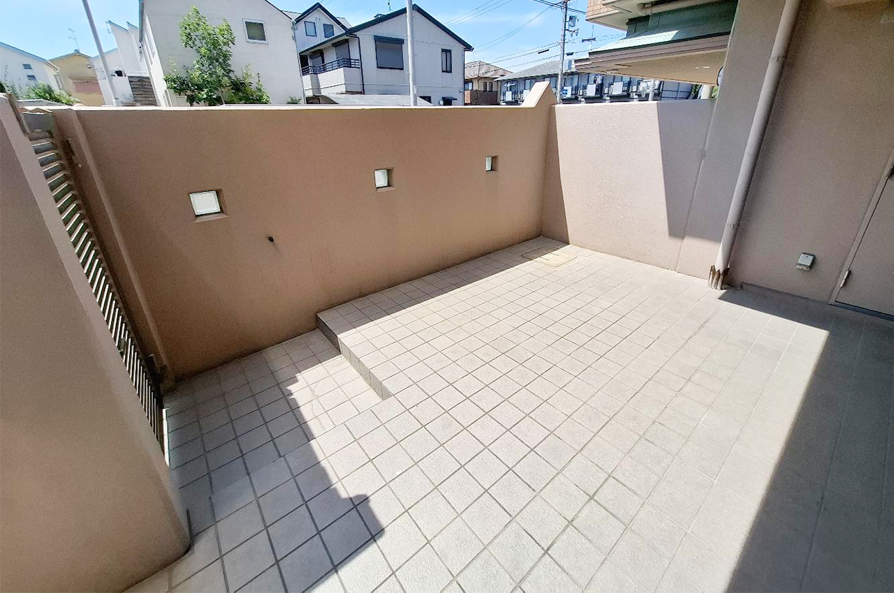 テラス:自転車2台収納可能な専用自転車置き場もあり、様々な用途で便利に使えます。