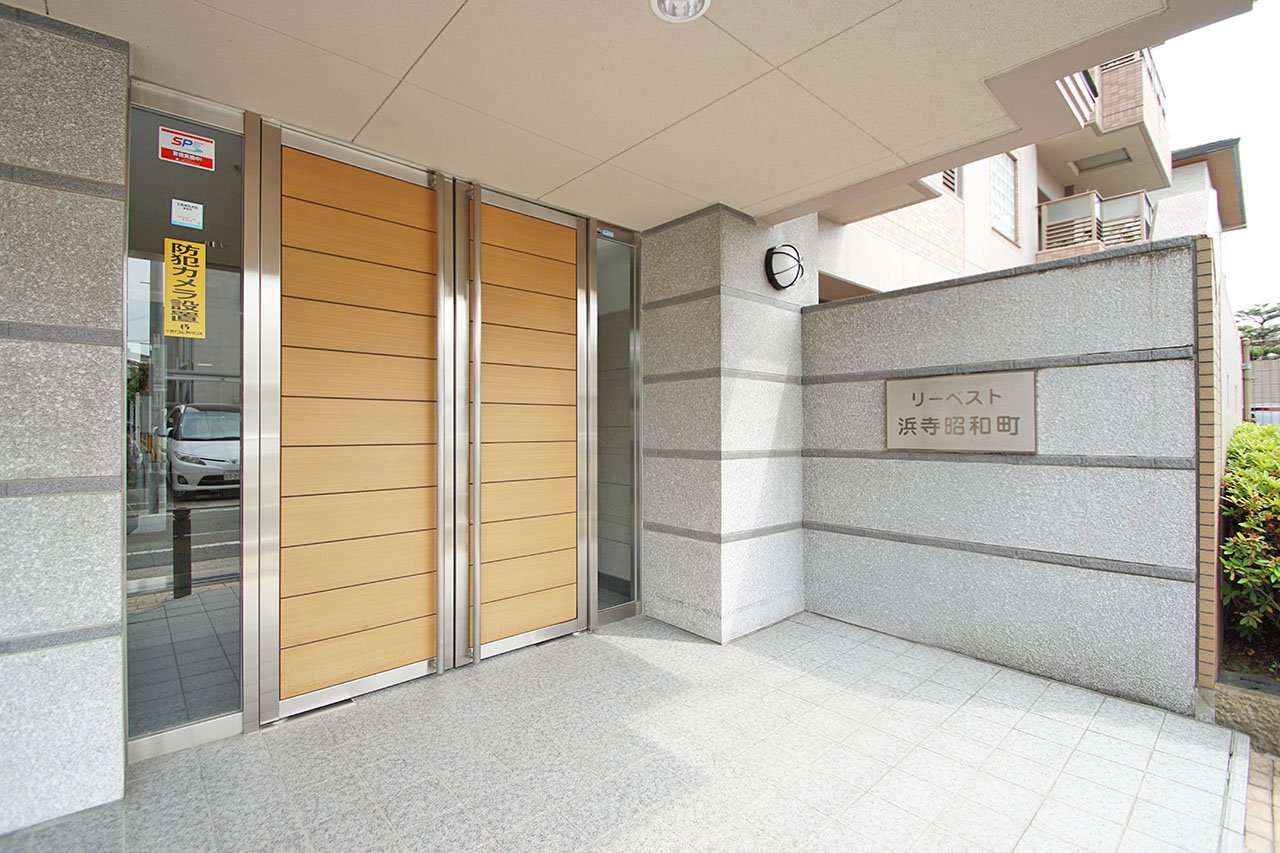 エントランス前