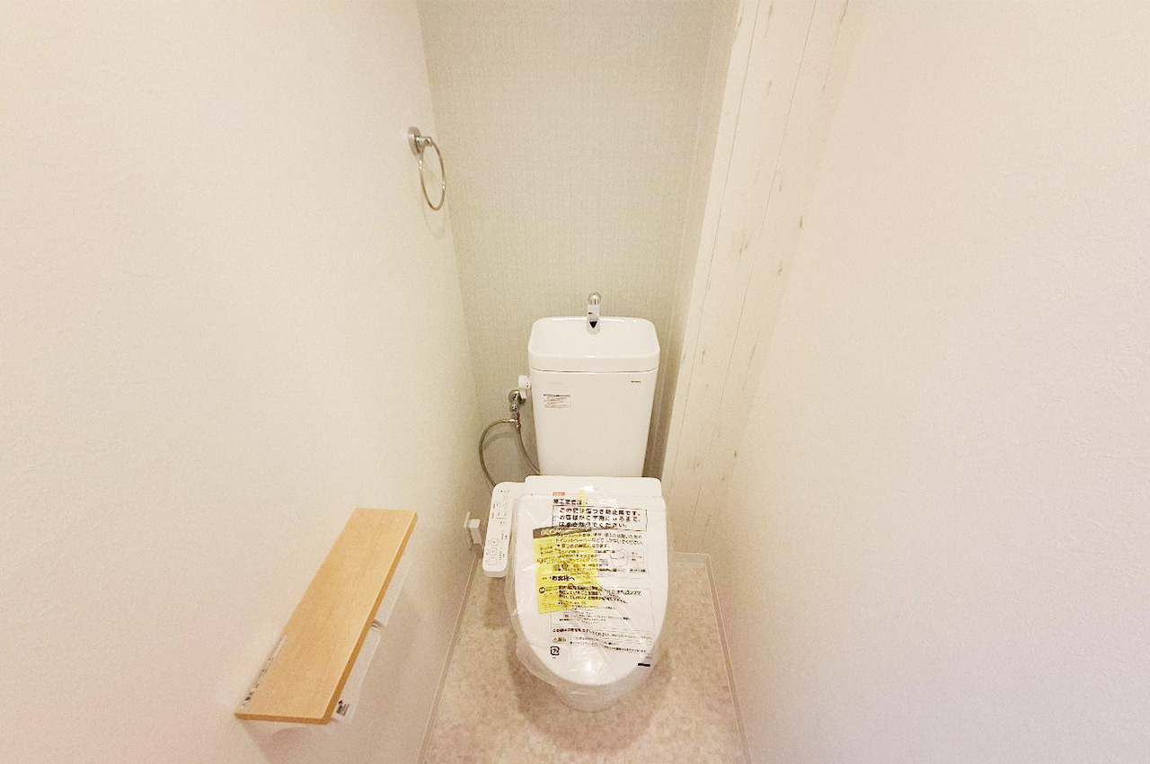 トイレ:便器・温水洗浄便座新調済み。