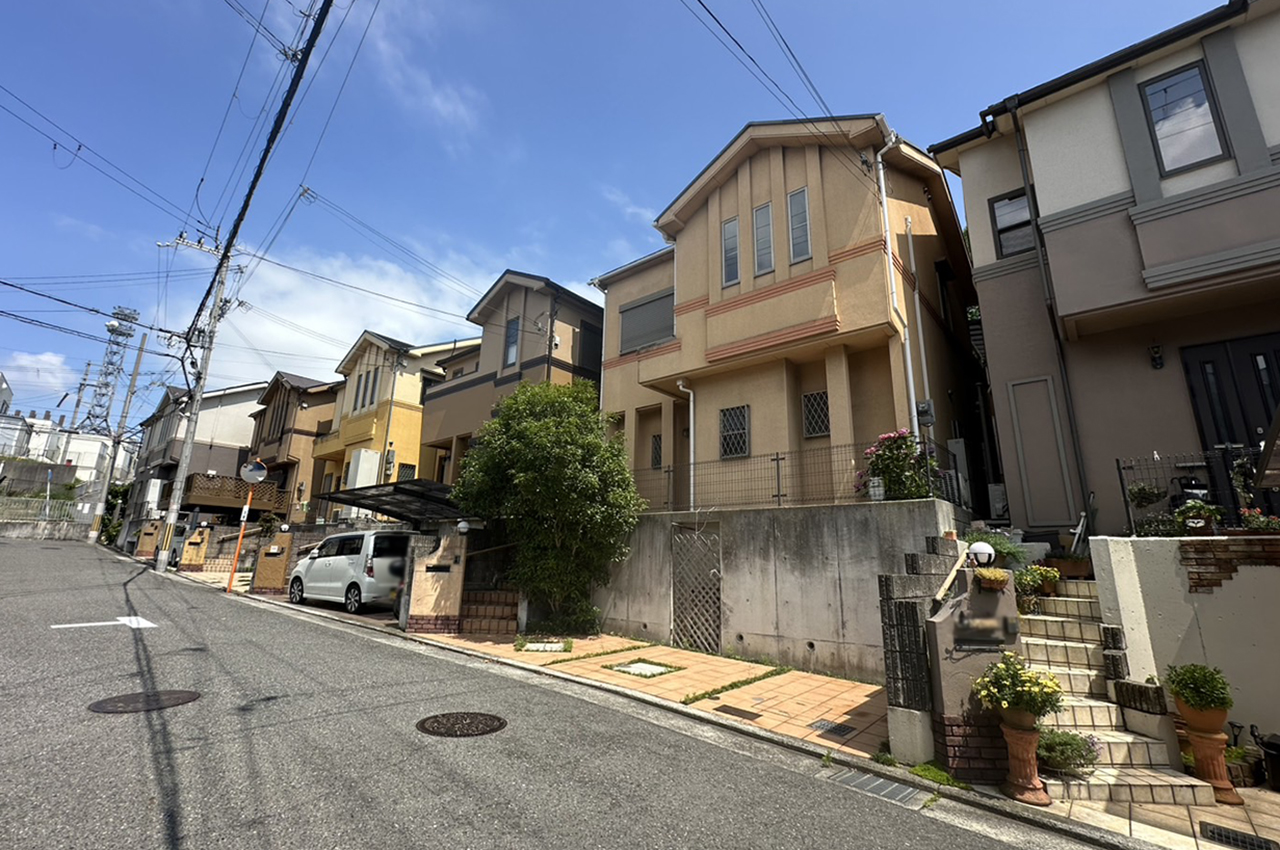 前面道路含む外観