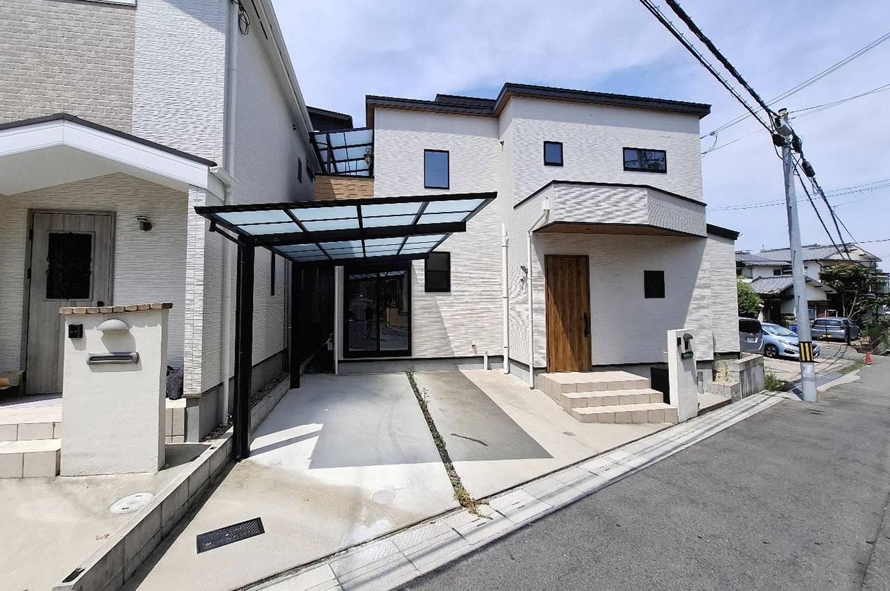 前面道路含む外観