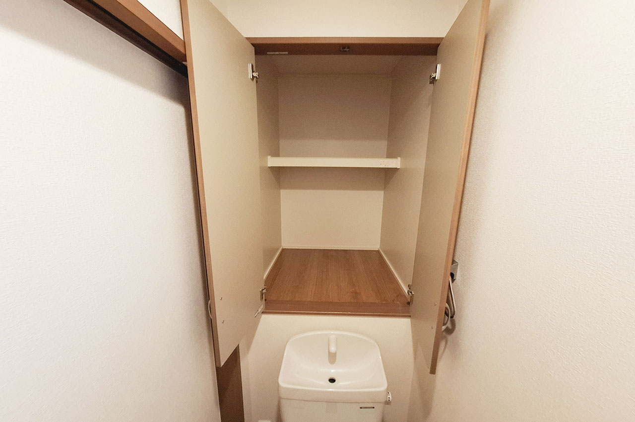 1Fトイレ:上部物入