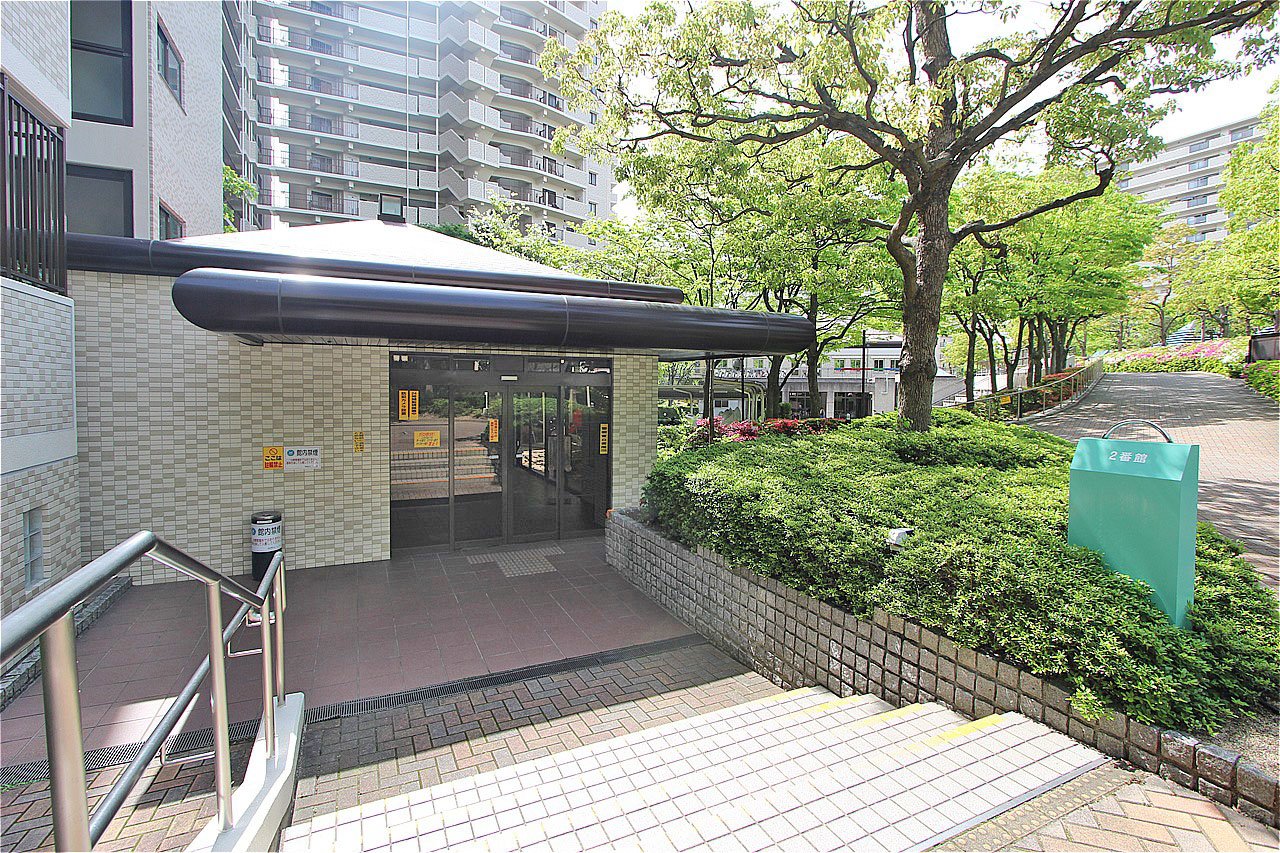 弐番館エントランス