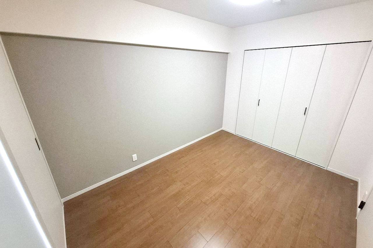 洋室約6帖。フルリフォームでまっさらのお部屋に生まれ変わりました。