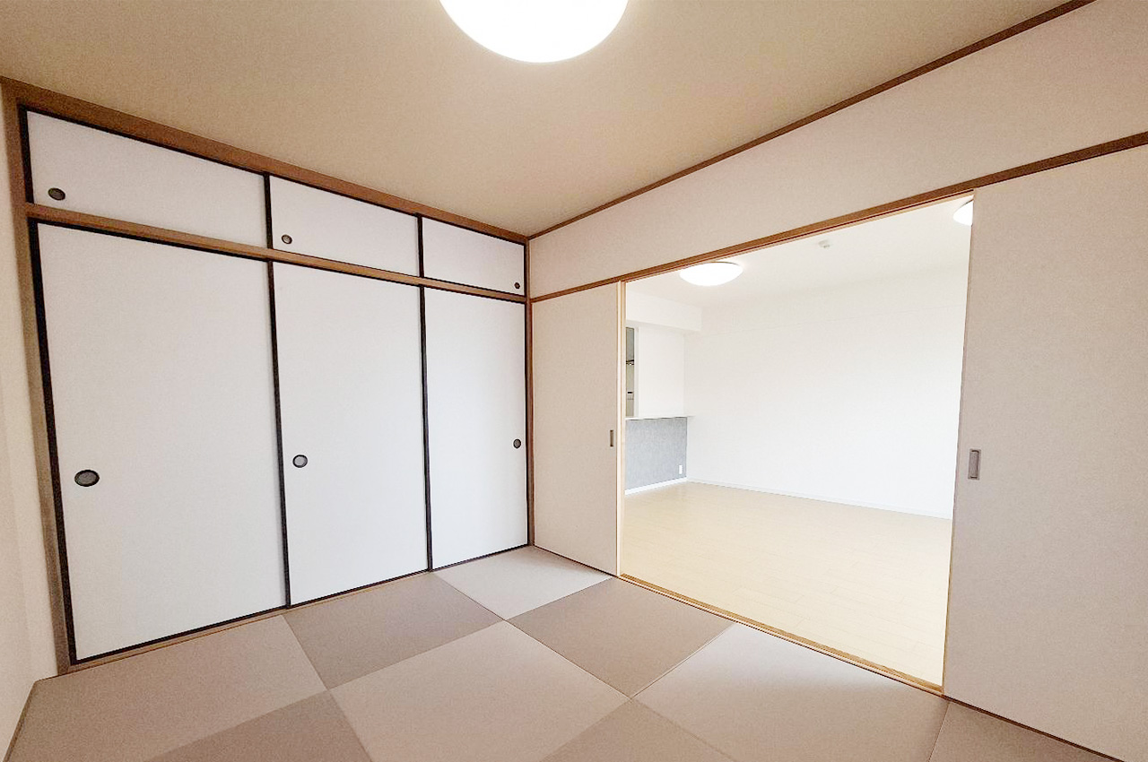 LDKとつなげて広々使える和室。バルコニーに面した明るく風通しの良いお部屋です。