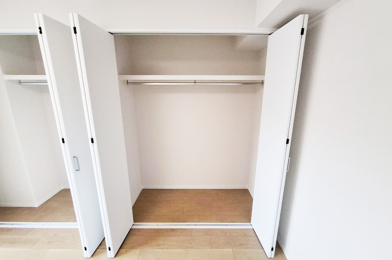 洋室③:収納力の高いクローゼット付き。