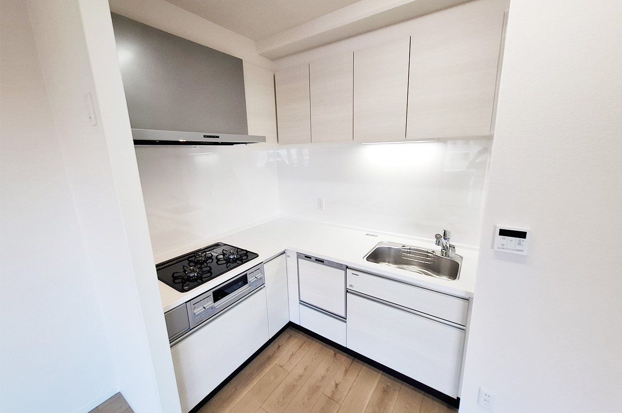 キッチン:L型システムキッチンを新調済み。食洗機、浄水器付き。