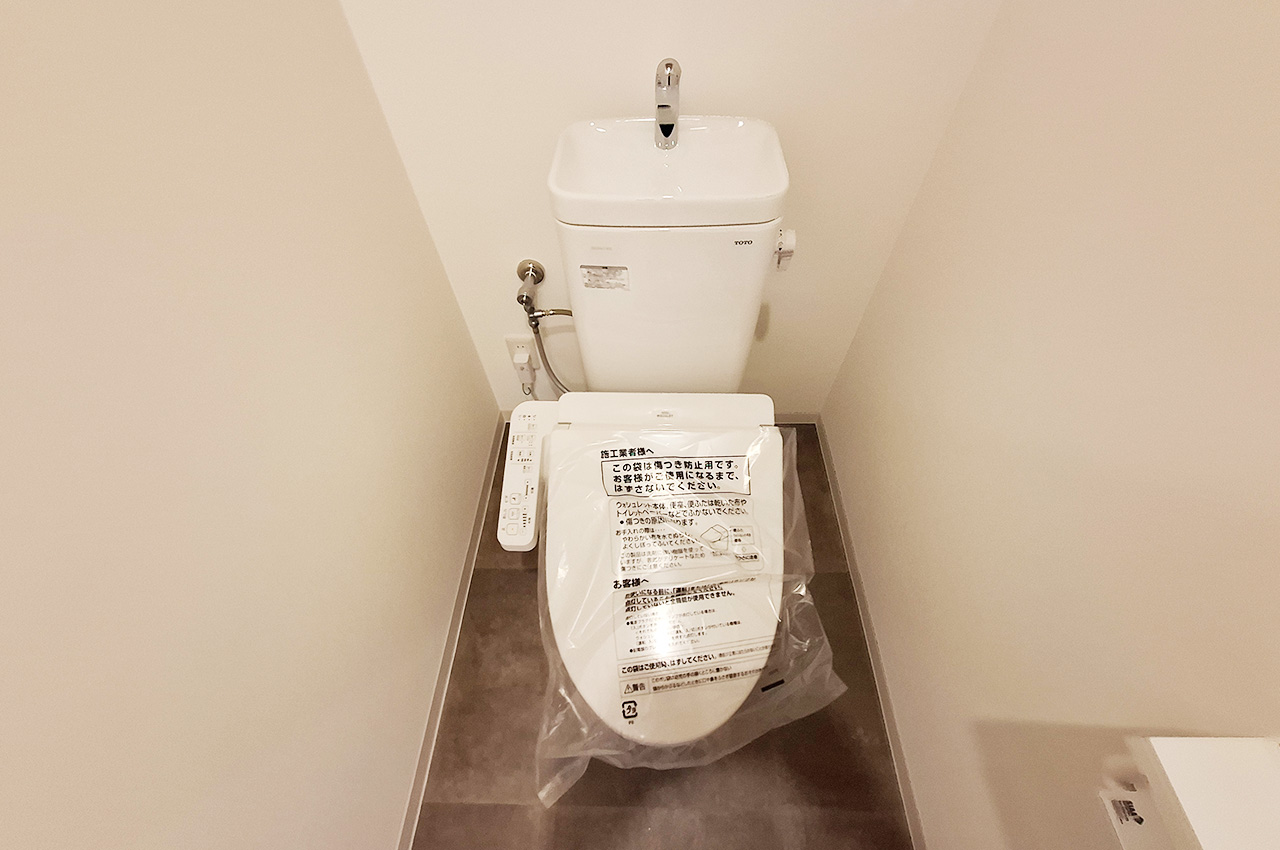 トイレ:便器、温水洗浄便座を新調済み。