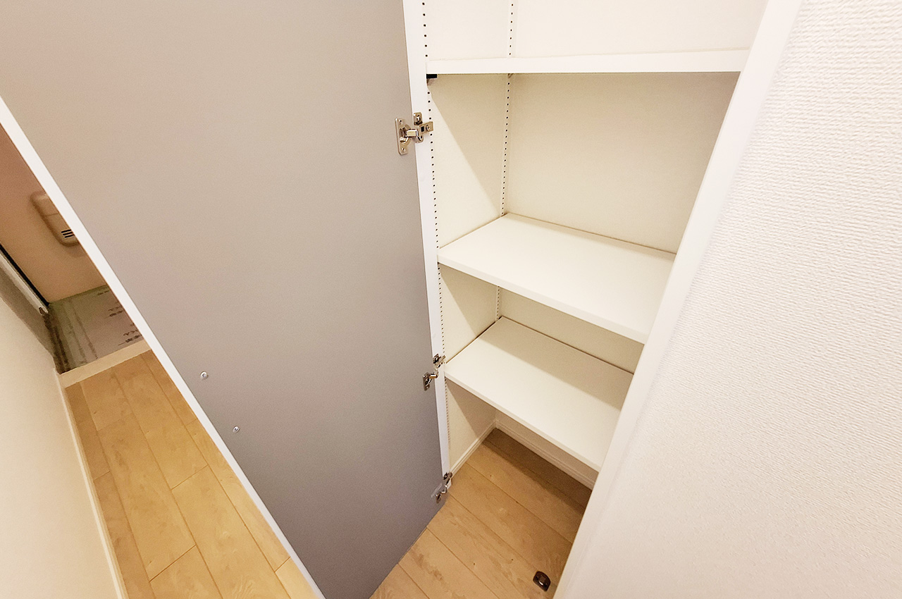 廊下:物入があり便利です。