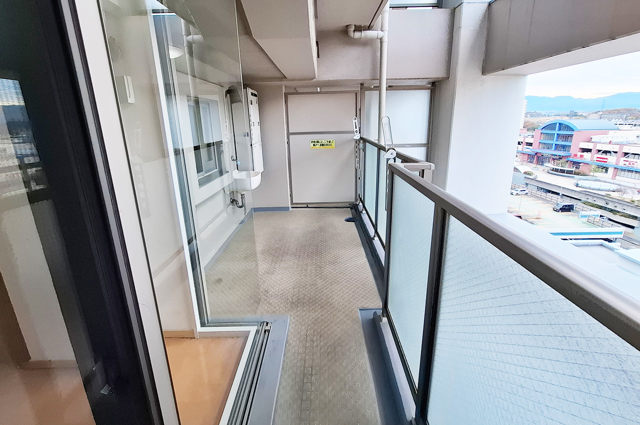 バルコニー:南西向きで日当たり良好。