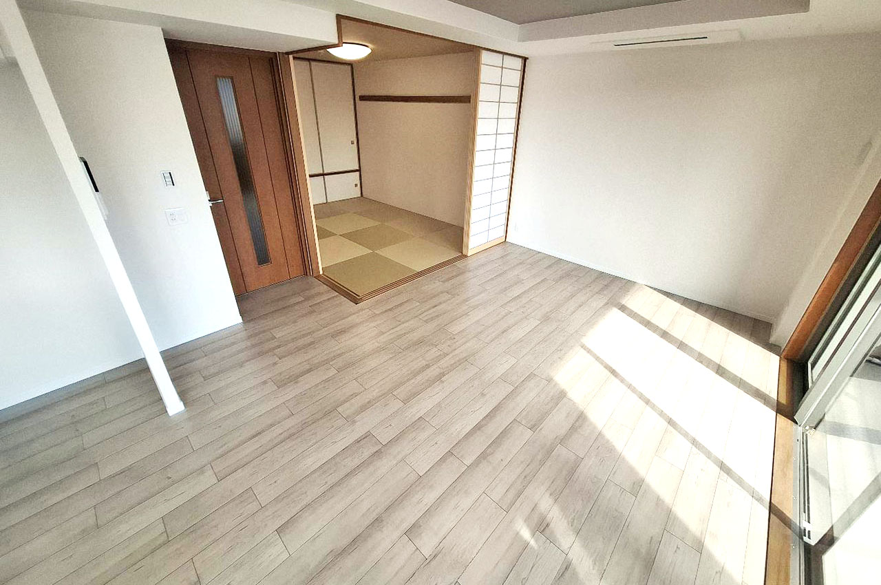 和室と続間になった使いやすいリビング。用途に応じてお部屋の広さを調節できます。