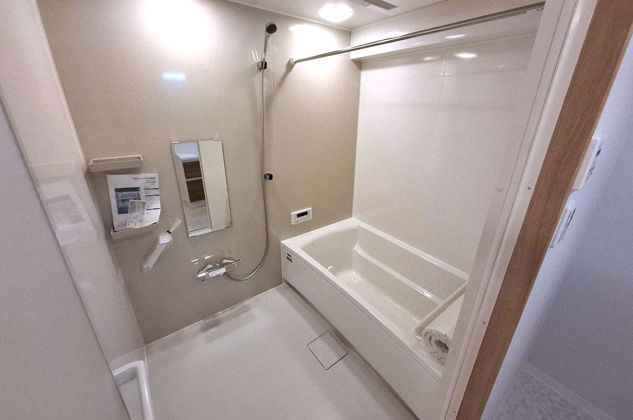 システムバスや電気式の浴乾を新調。毎日快適なバスタイムをお楽しみいただけます。