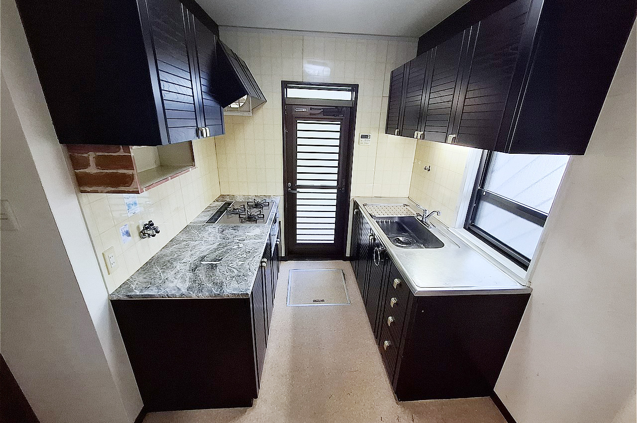 キッチン:セパレートタイプのキッチンです。