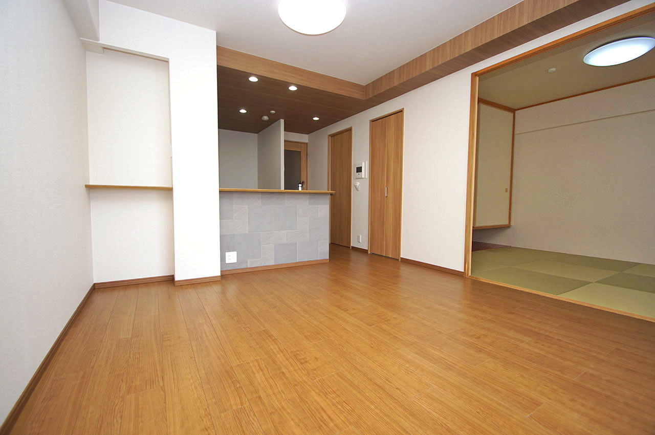 LDKはクロスやフローリングを張替え、きれいに生まれ変わりました。