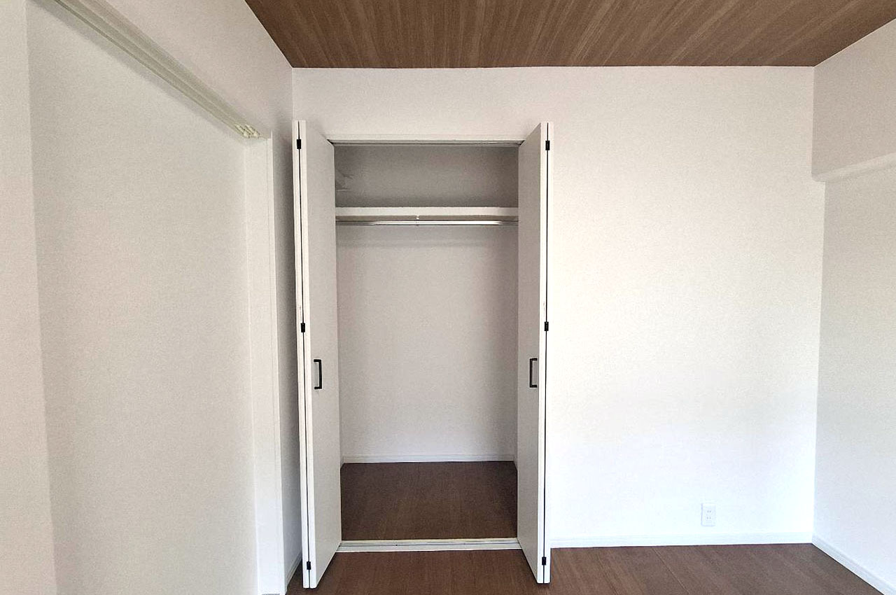 洋室③のクローゼットもきれいに新調済みです。