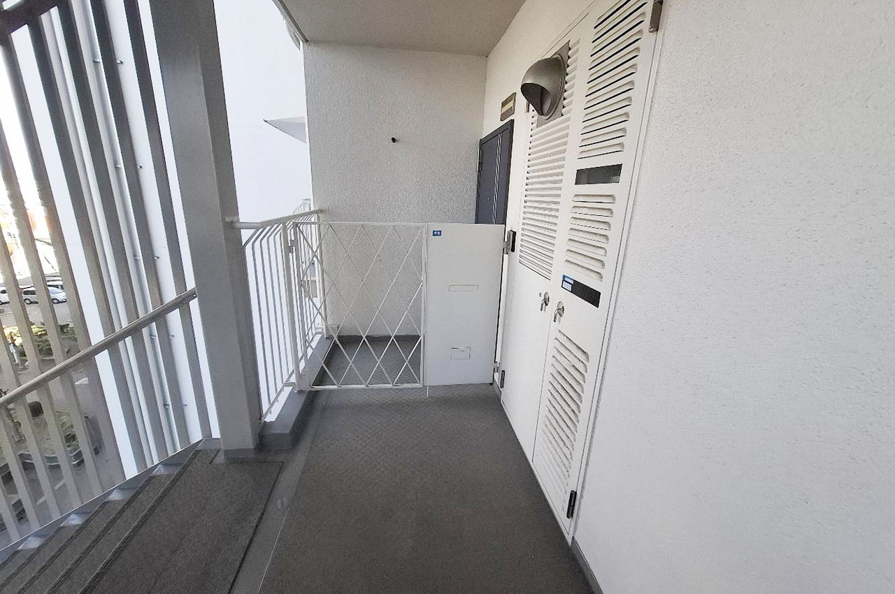 戸建て感覚を味わえて、プライバシーも保ちやすいポーチ付きの玄関。