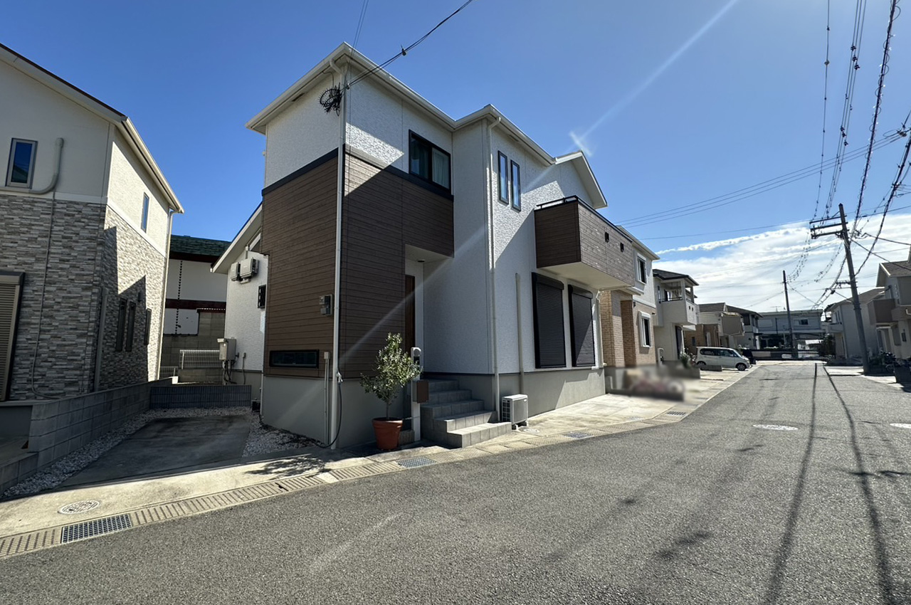 前面道路含む外観