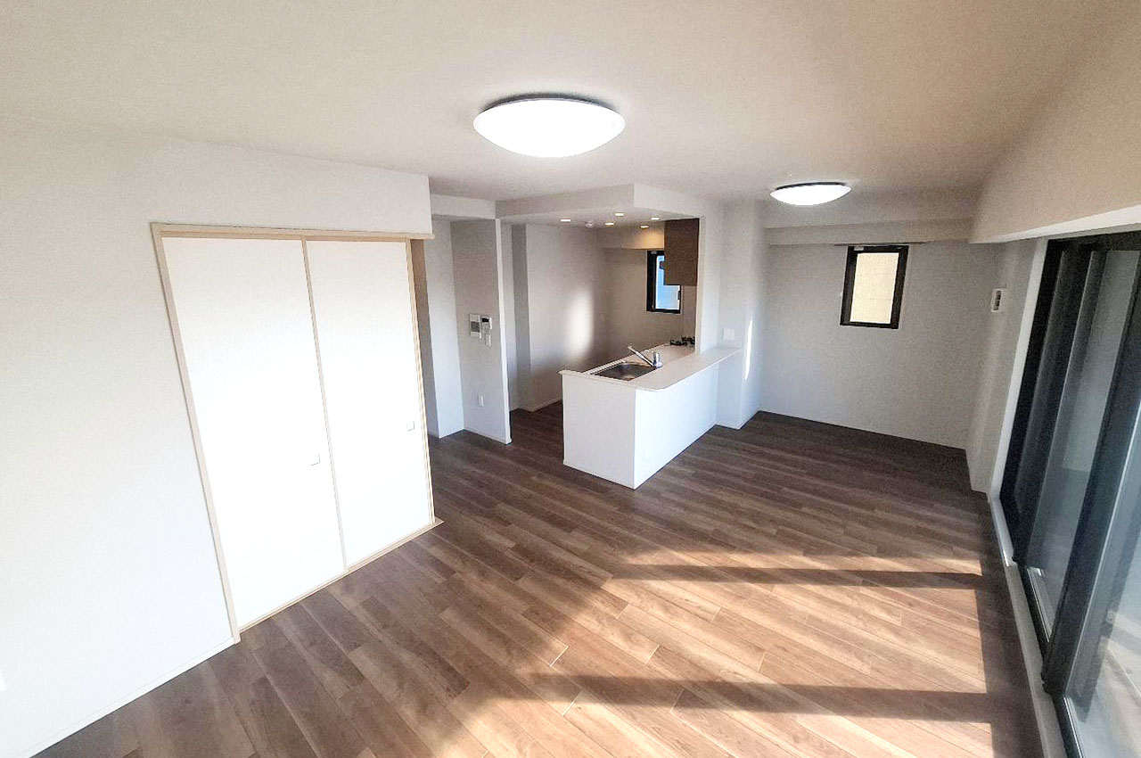 約16.7帖の広々LDK。家族みんながのびのび寛げるゆとりの空間です。