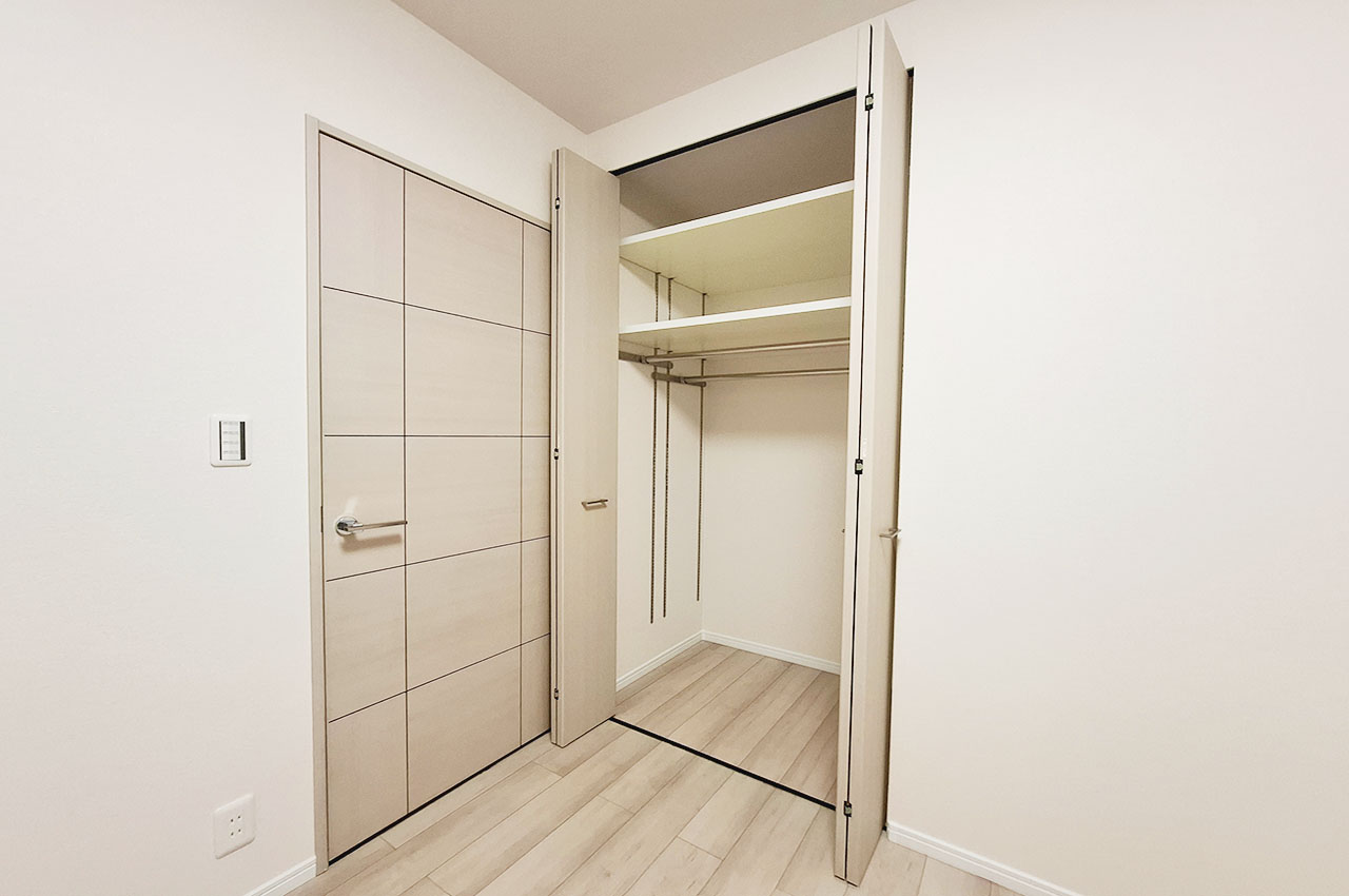 洋室①:クローゼット