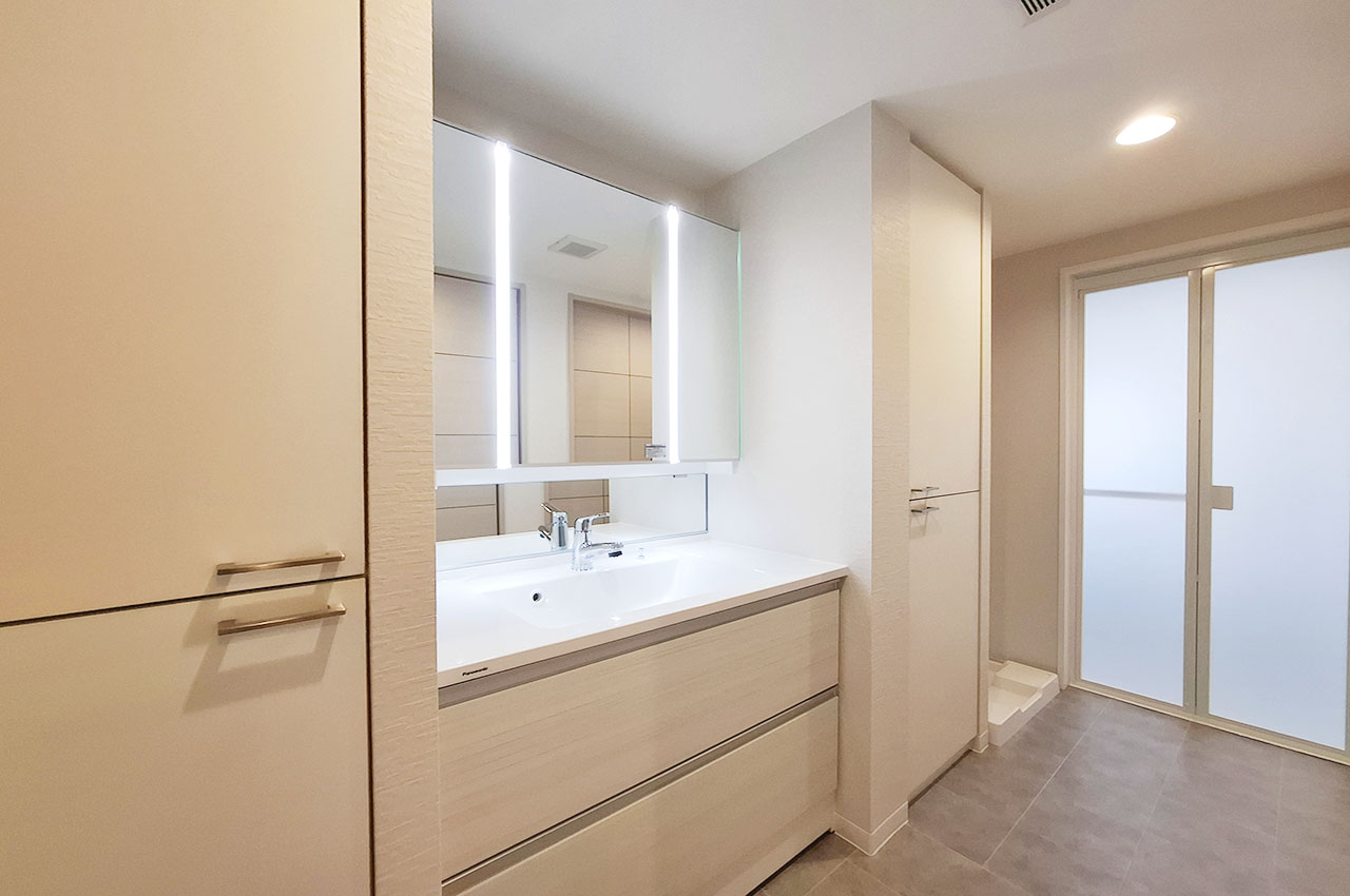 洗面室:新調済みの洗面化粧台で清潔感あり。