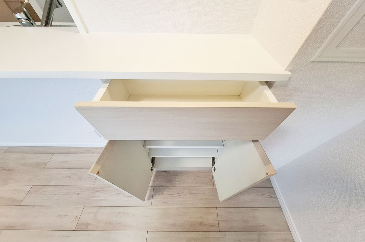 ダイニング:物入