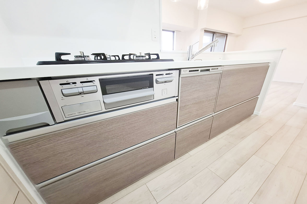 キッチン:新調済みのシステムキッチン、食洗機・浄水機付き。