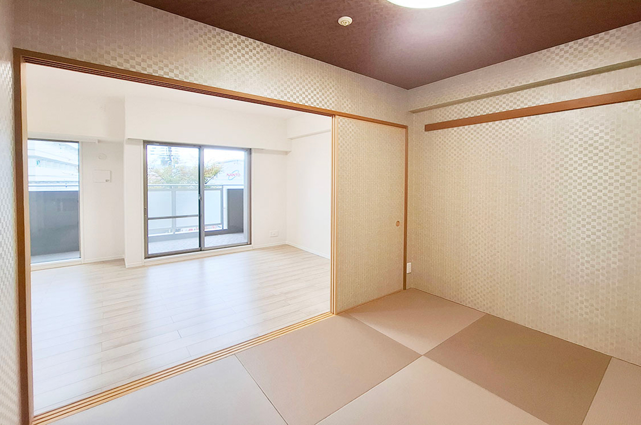 和室:半帖畳を新調し、リフォーム済みでピカピカ。