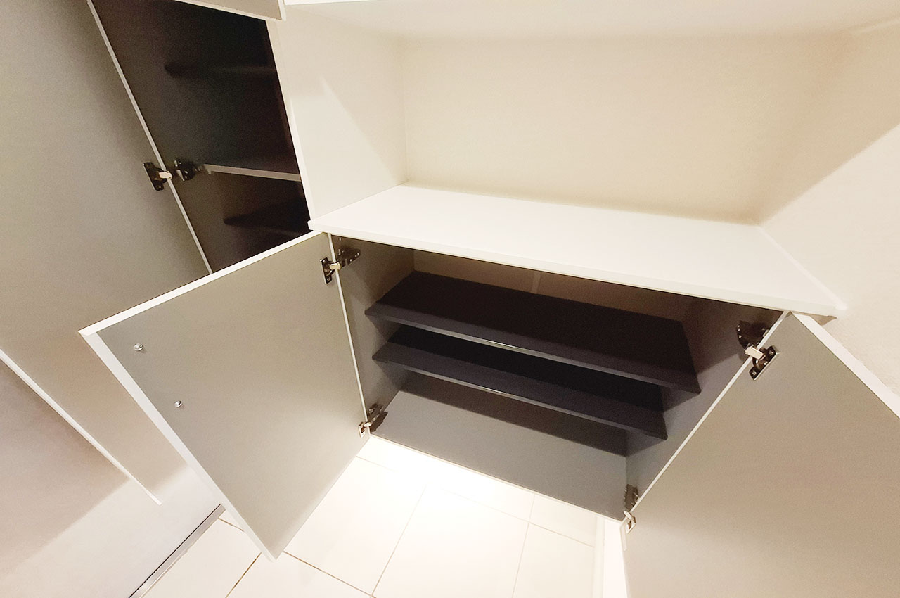 玄関:下駄箱付きで家族分の靴をしっかり収納可能。