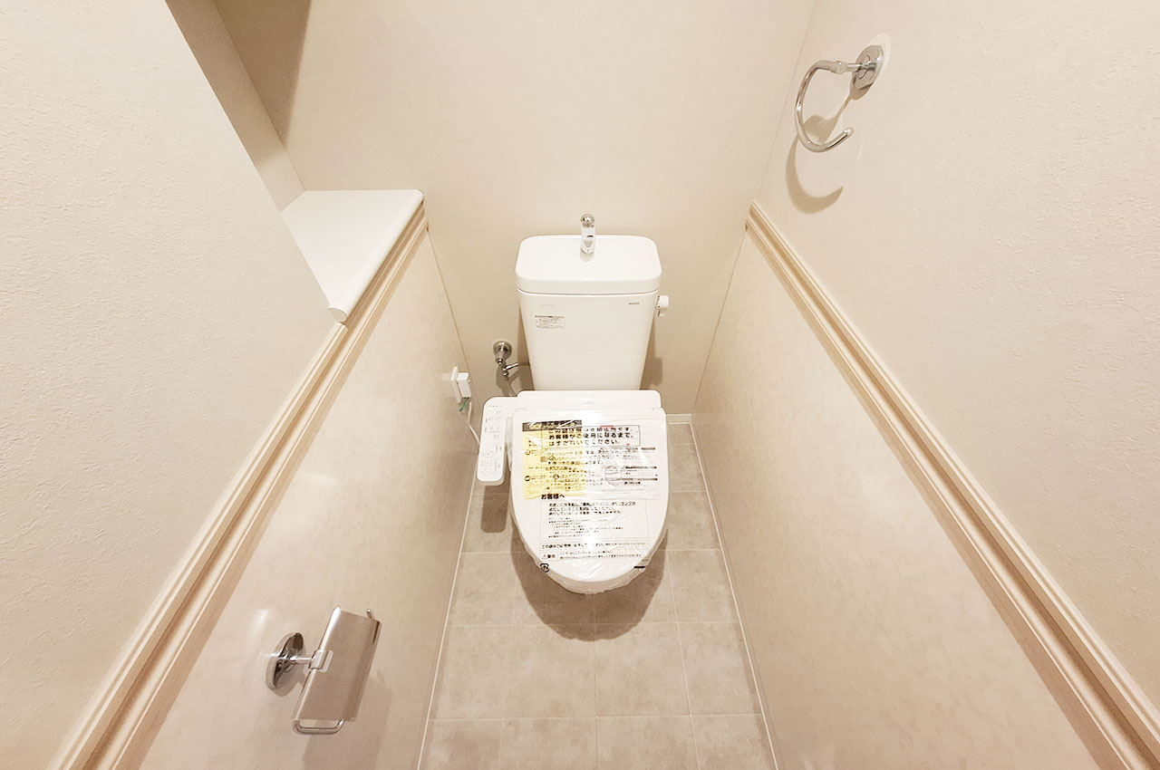 トイレ:便器・温水洗浄便座新調済み。