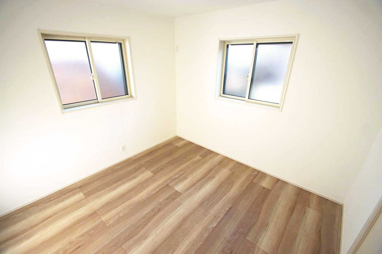 6.12帖の洋室(1)。家具などを設置しやすいゆったりとしたお部屋です。