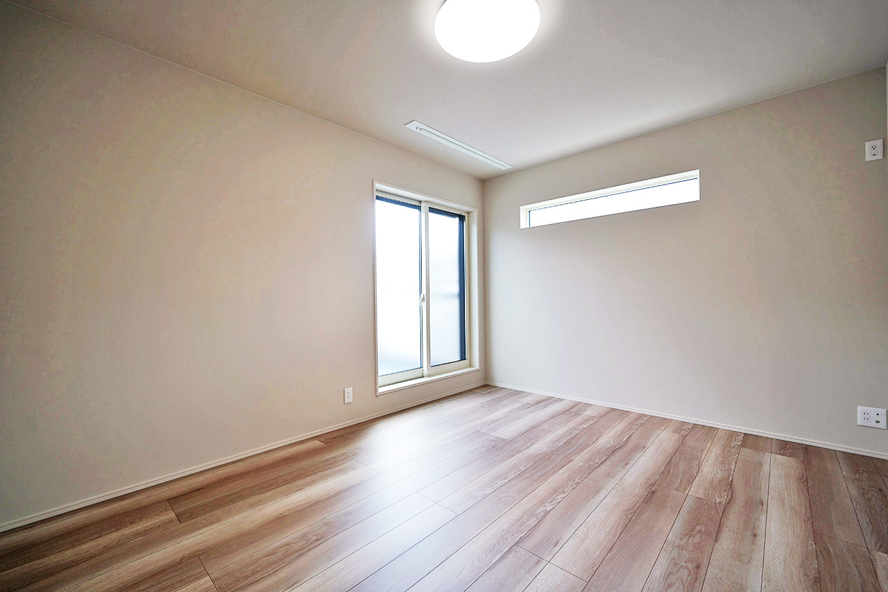 主寝室にもなるゆとりある7.87帖の洋室(3)。明るく開放的なプライベート空間です。