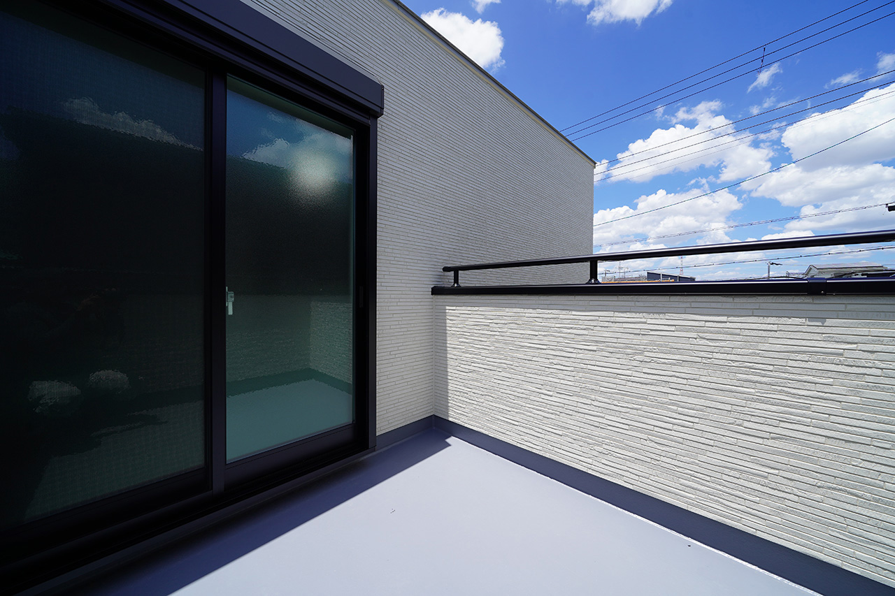 洋室(3)から出入りできるバルコニー