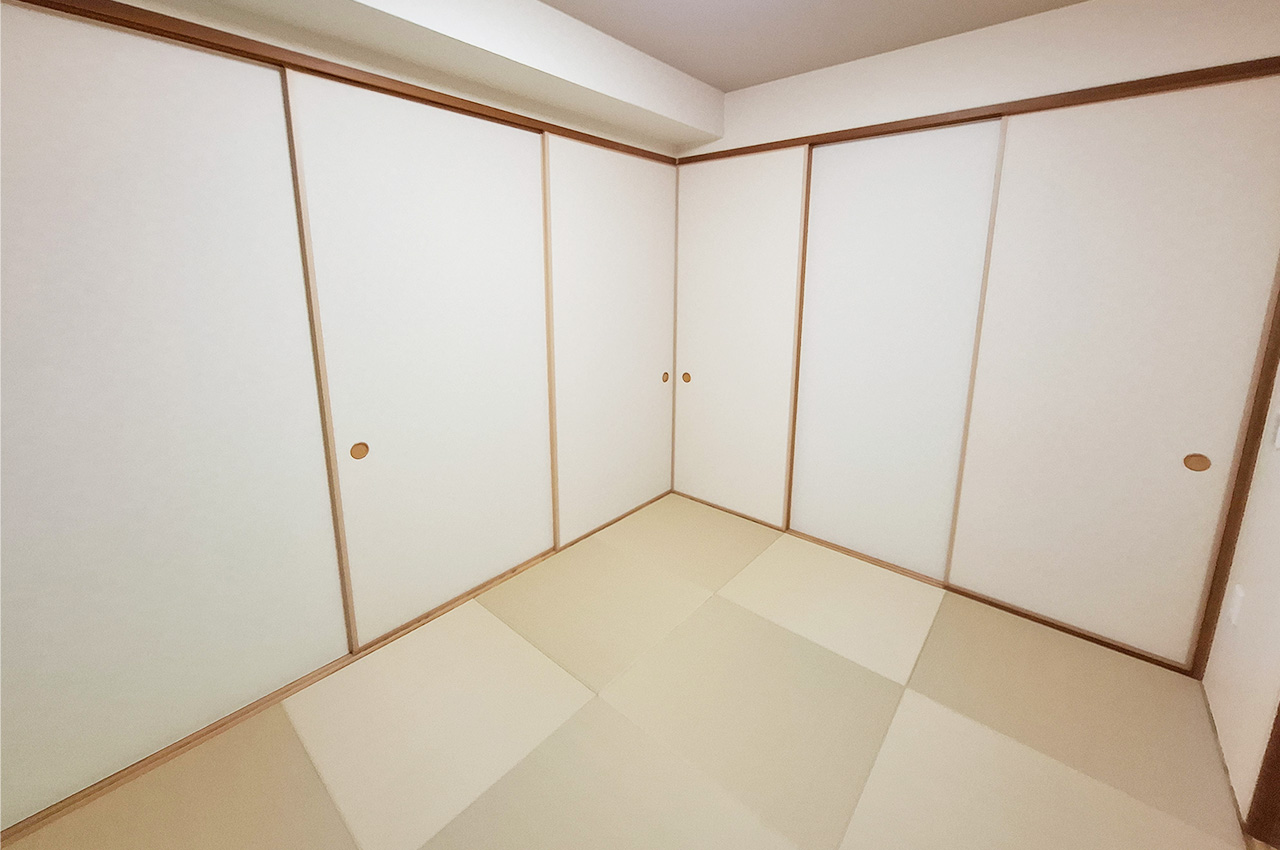 和室：襖を開ければリビングとの一体利用が可能。廊下からも出入りできる2way動線。