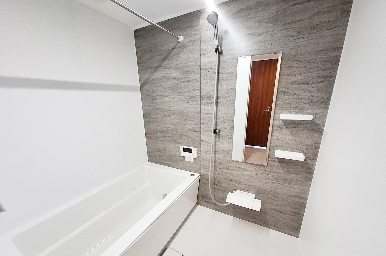 バスルーム：システムバスと浴室乾燥機を新調済み。