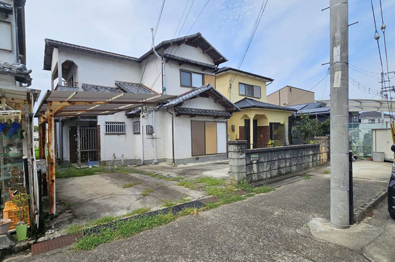 前面道路含む外観