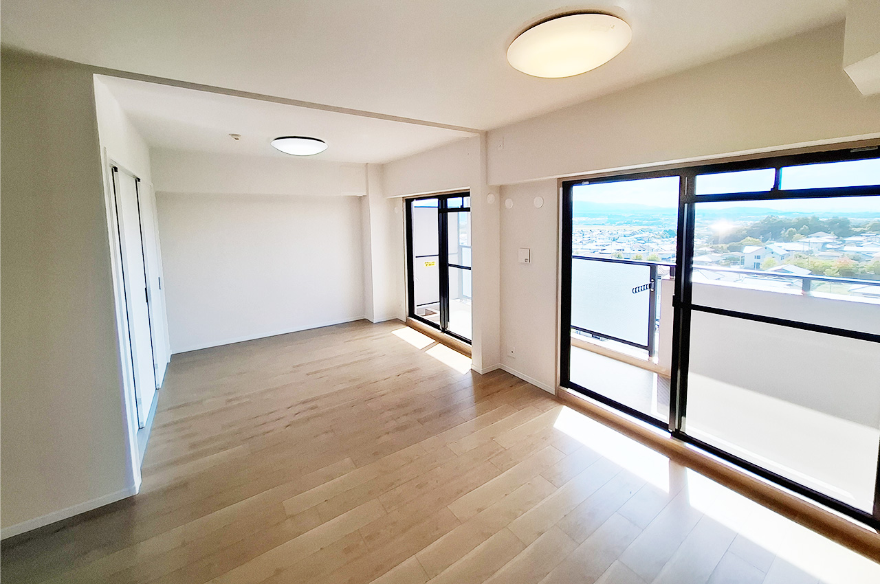 リビングダイニング:南西向きで日当り良好です。