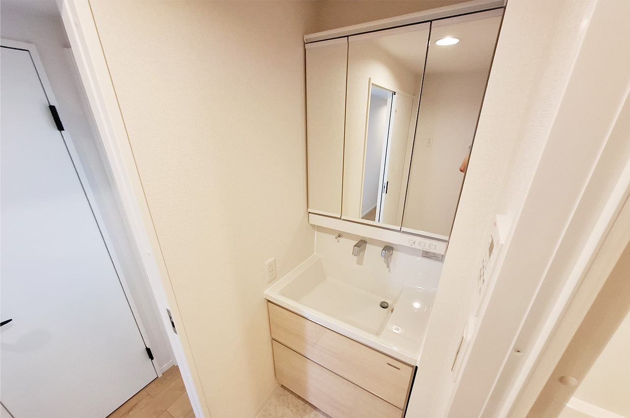 洗面室:洗面化粧台を新調済み。