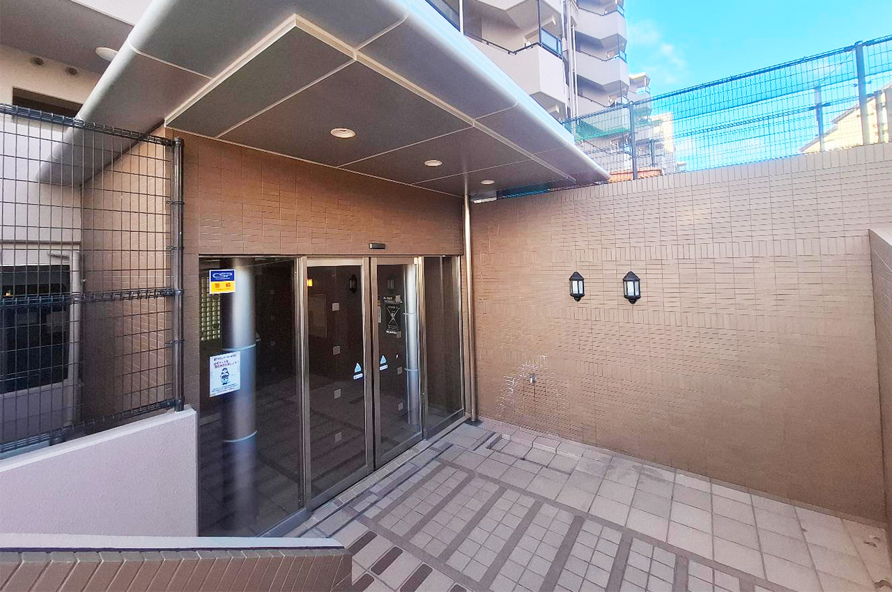 エントランス前