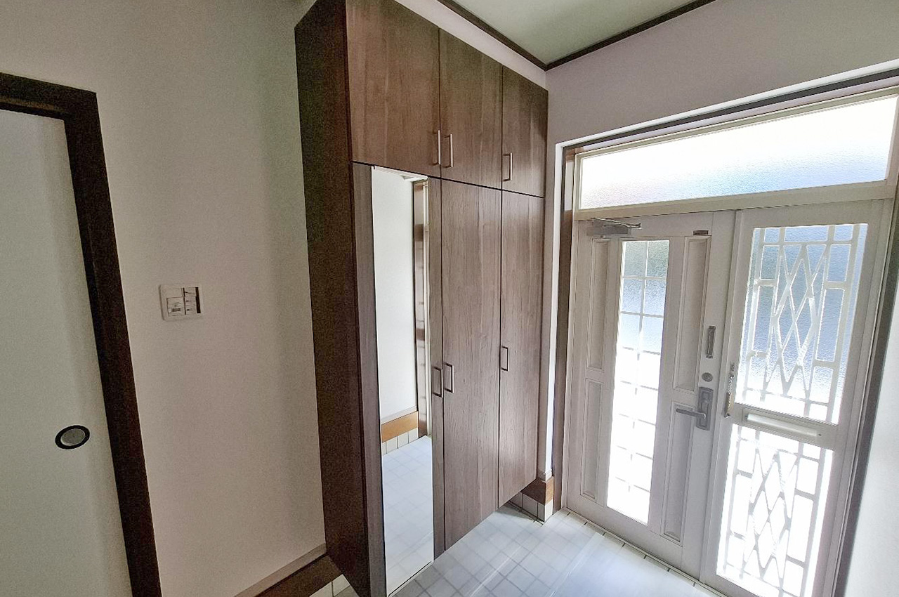 玄関：下駄箱新調