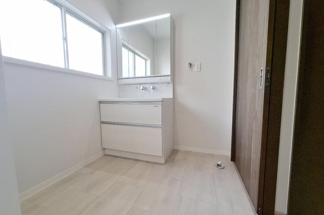 洗面室：洗面化粧台新調