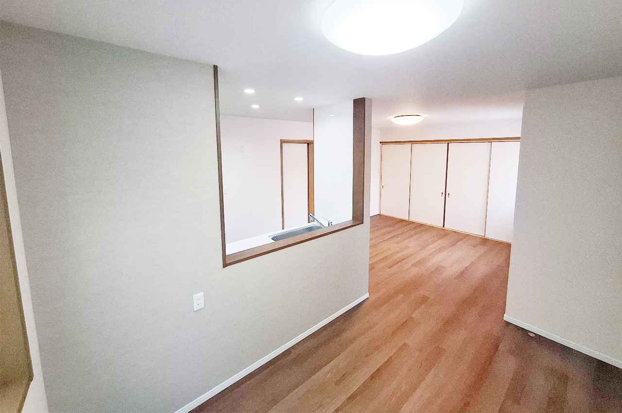 LDK：食事とくつろぎのスペースを緩やかに切り分けられるレイアウトです。