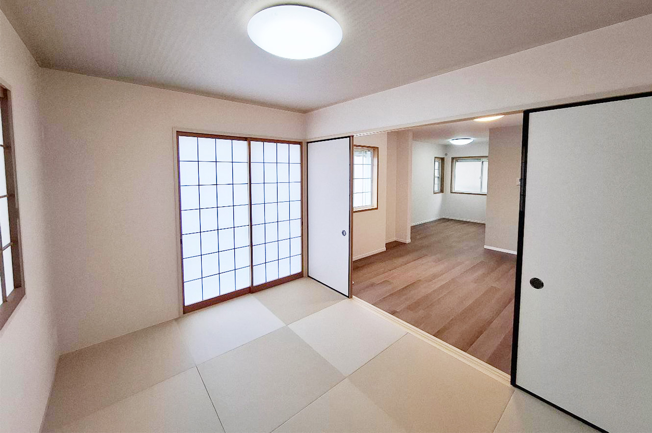 和室：内装リフォーム済みで、照明も設置済みです。